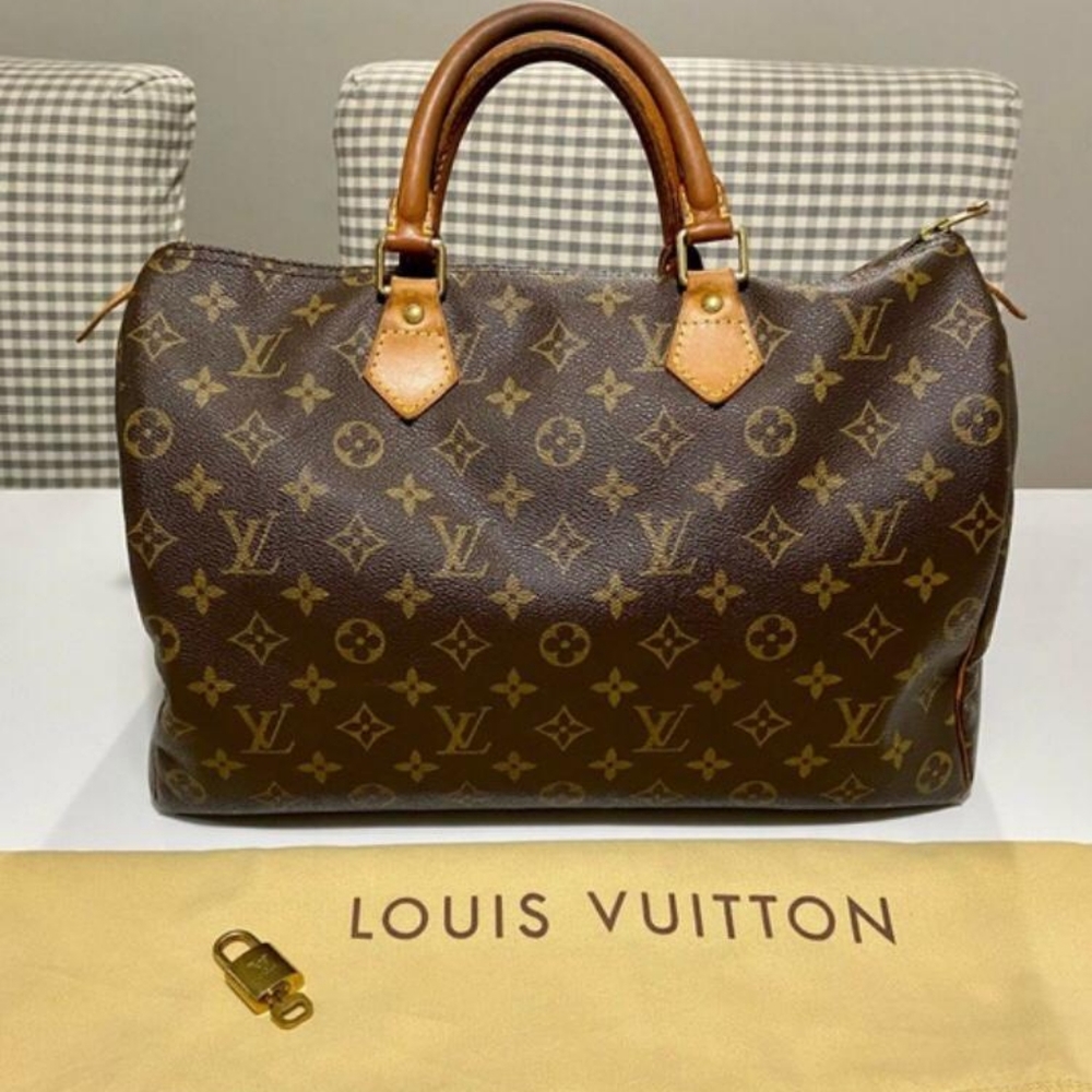 Sold Authentic Louis Vuitton speedy 35